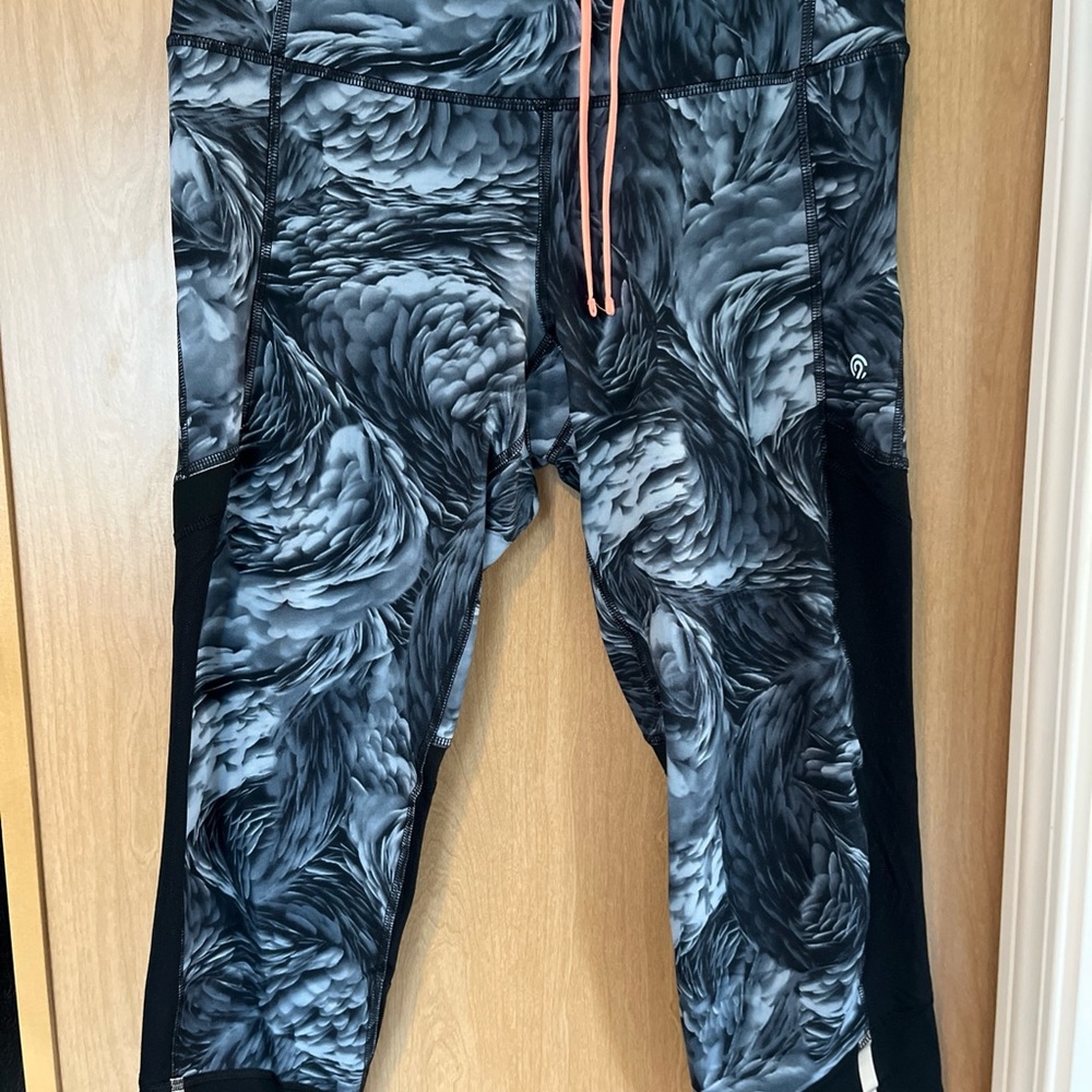 Women’s Capri Leggings Champion Large Black Grey Neon Orange Interior Strings